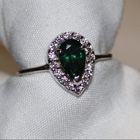 Emerald green teardrop silver ring - Picture 4 of 4